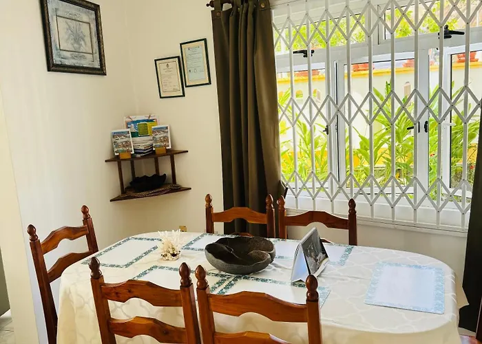 D Bes Self Catering Lägenhet Beau Vallon (Mahe)