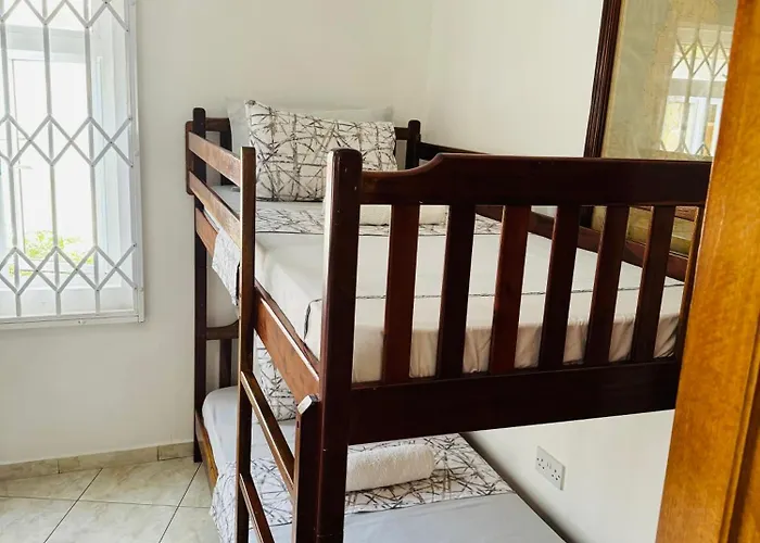 Lägenhet D Bes Self Catering Beau Vallon (Mahe)