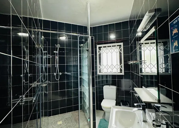 Lägenhet D Bes Self Catering Beau Vallon (Mahe)