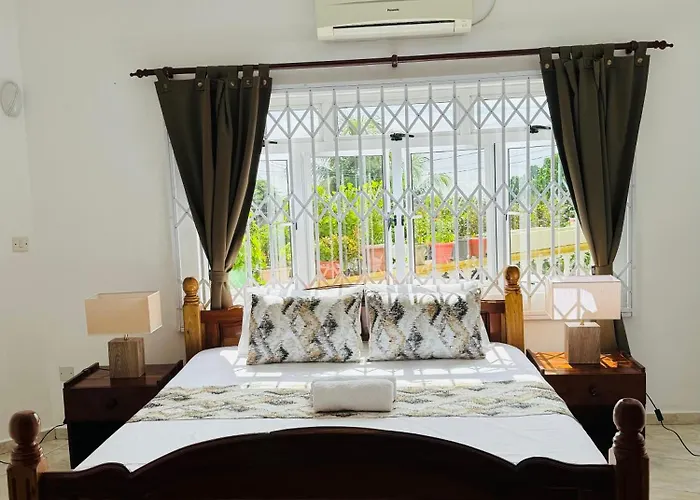 D Bes Self Catering Lägenhet Beau Vallon (Mahe)