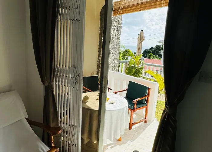 D Bes Self Catering Beau Vallon (Mahe)